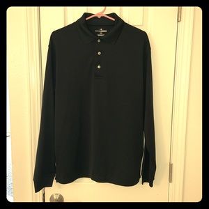Men’s black long sleeves shirt.